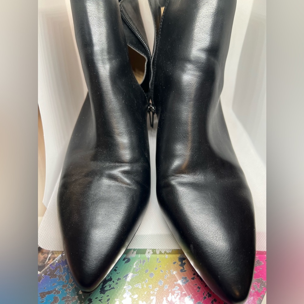 Naturalizer pointed toe booties